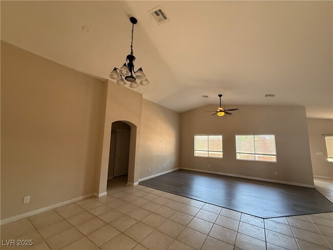 6607 N Ruddock Dr in North Las Vegas, NV - Foto de edificio - Building Photo