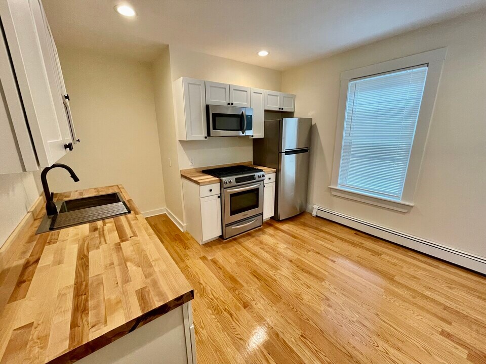 62 Pleasant St, Unit 3 in Cambridge, MA - Foto de edificio
