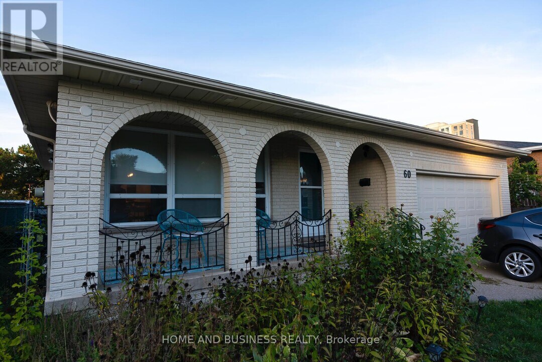 60 Neil Ave in Hamilton, ON - Building Photo