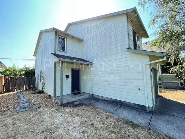 4704 NE 28th Ave in Portland, OR - Building Photo - Building Photo