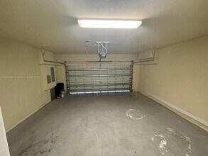 9895 NW 87th Terrace in Doral, FL - Building Photo - Building Photo