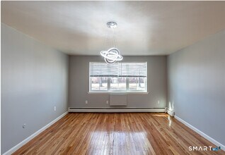 72 Folly Brook Blvd in Wethersfield, CT - Foto de edificio - Building Photo