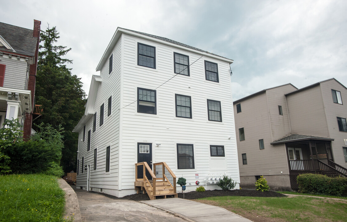 1106 Madison St in Syracuse, NY - Building Photo