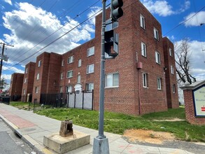 954 Southern Ave SE in Washington, DC - Building Photo - Building Photo