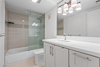 301 NE 14th Ave in Hallandale Beach, FL - Building Photo - Building Photo