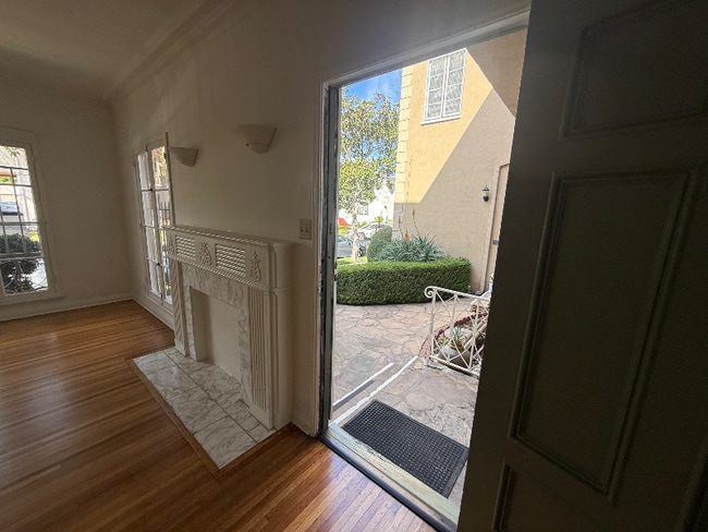 1062 Masselin Ave in Los Angeles, CA - Building Photo - Building Photo