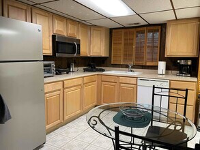 180 Yank Ct in Lakewood, CO - Foto de edificio - Building Photo