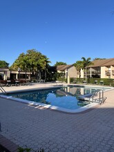 2339 SW 15th St, Unit Unit16 in Deerfield Beach, FL - Foto de edificio - Building Photo