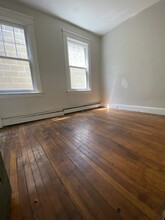 1561 Chapel St in New Haven, CT - Building Photo - Interior Photo