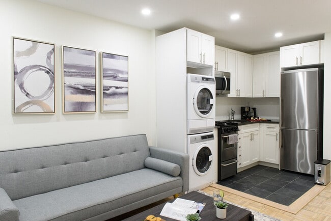 244 E 75th St in New York, NY - Building Photo - Building Photo