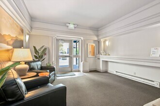 2301 Fairview Ave E, Unit 216 in Seattle, WA - Building Photo - Building Photo