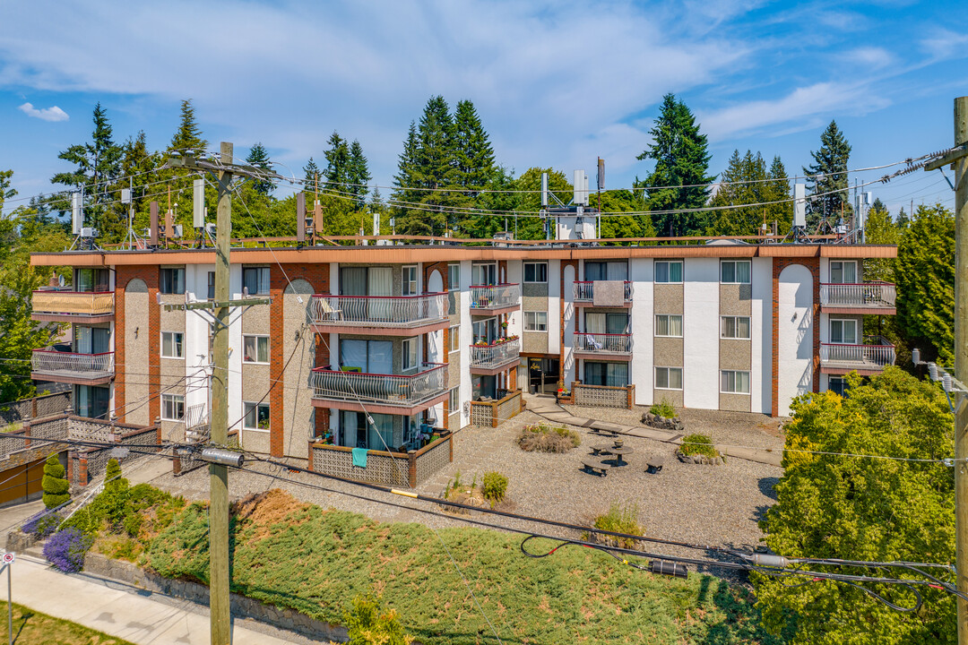 Como Lake Manor in Coquitlam, BC - Building Photo