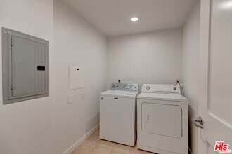 5143 White Oak Ave in Los Angeles, CA - Building Photo - Building Photo