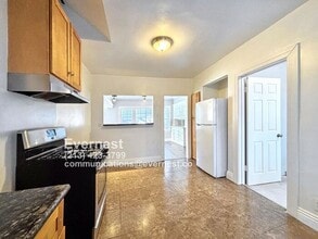 4612 1/2 Pickford Street in Los Angeles, CA - Building Photo - Building Photo
