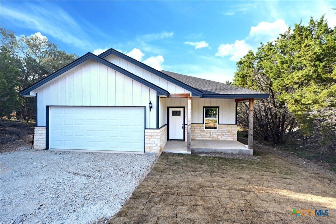 1234 Clearcreek Dr in Canyon Lake, TX - Building Photo
