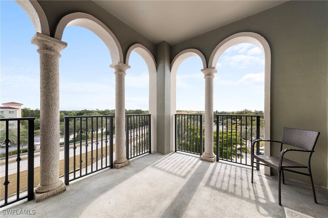 8000 Via Sardinia St in Estero, FL - Building Photo