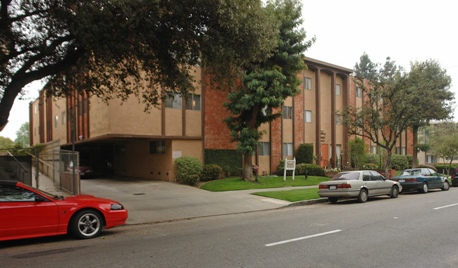 Essex House in Pasadena, CA - Foto de edificio - Building Photo