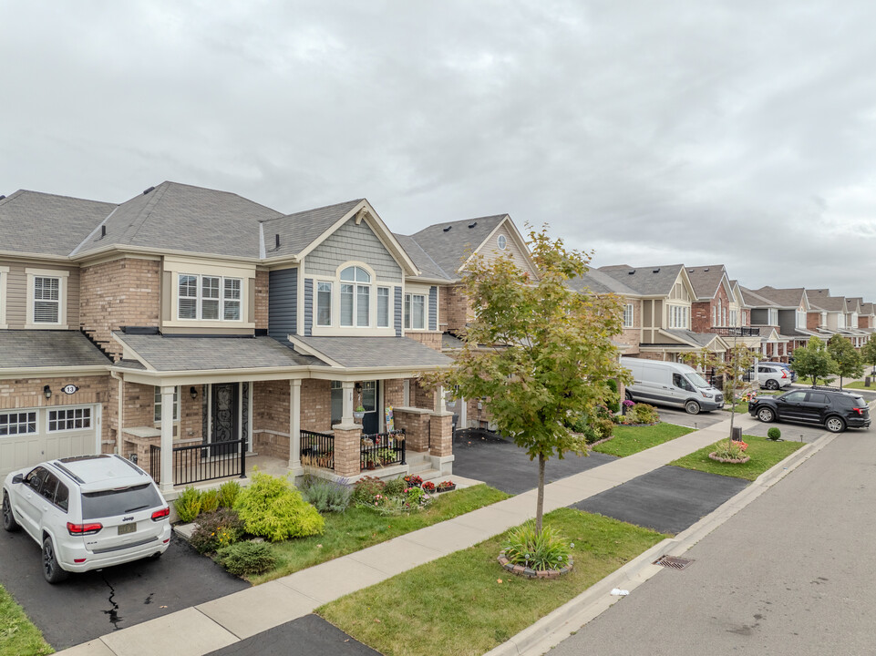 3-49 Lothbury Dr in Brampton, ON - Building Photo