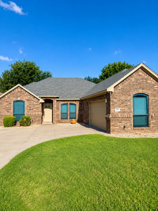 330 Jade Ln