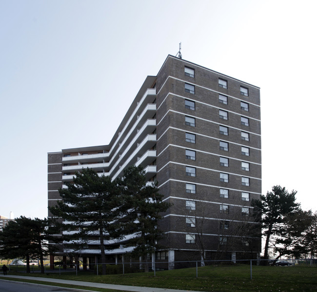 Islington Towers in Toronto, ON - Building Photo - Building Photo