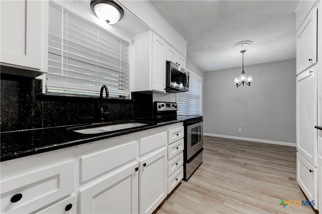 1228 Chippendale Dr