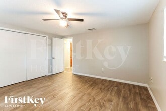 10816 Leeds Rd in Port Richey, FL - Building Photo - Building Photo