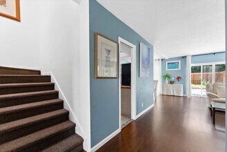 1420 Lake Mango Way in West Palm Beach, FL - Building Photo - Building Photo