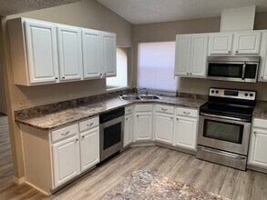 10320 Fordham St in Spring Hill, FL - Building Photo - Building Photo