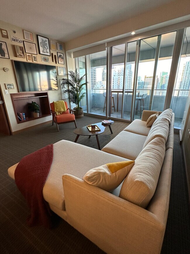 1395 Brickell Ave in Miami, FL - Building Photo - Building Photo