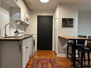 982 Hatch St, Unit Mt Adams 1 Bedroom in Cincinnati, OH - Building Photo - Building Photo