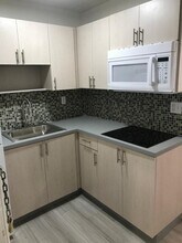 2730 Collins Ave in Miami Beach, FL - Building Photo - Building Photo