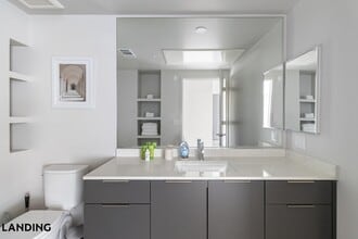 2060 Experience Ave, Unit 121 in Reno, NV - Foto de edificio - Building Photo