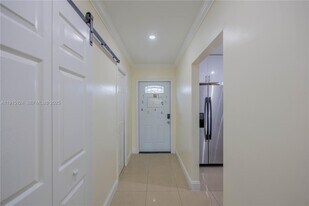 8325 Fairway Rd in Sunrise, FL - Building Photo