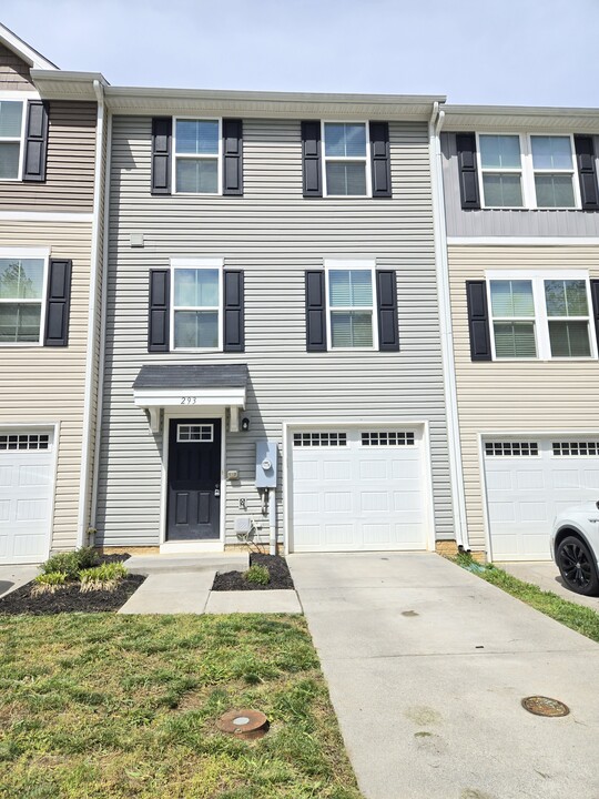 293 Sage Circle in Winchester, VA - Building Photo