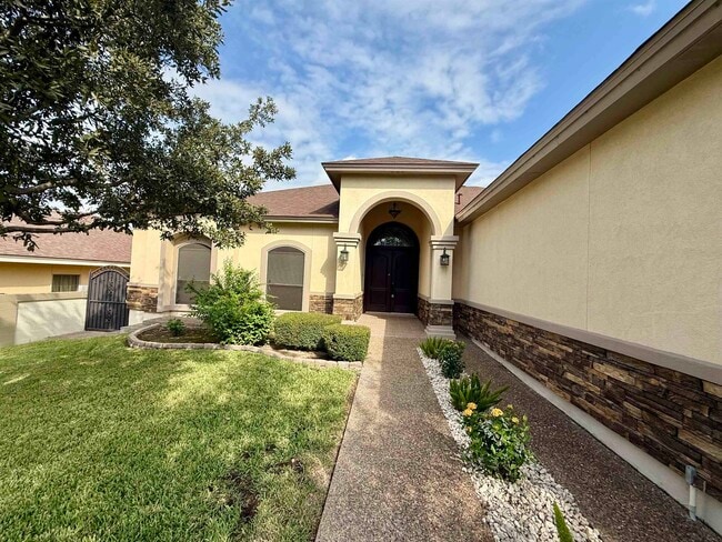 10523 Bear Creek in Laredo, TX - Building Photo - Building Photo