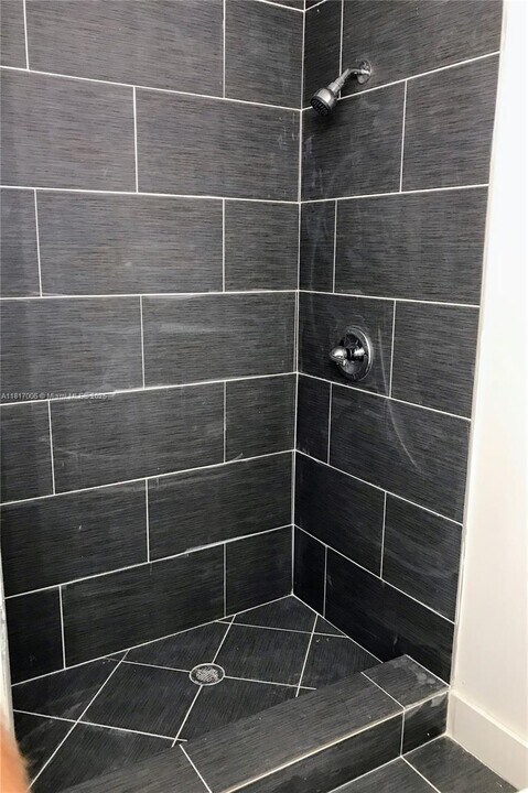 740 81st St in Miami Beach, FL - Building Photo