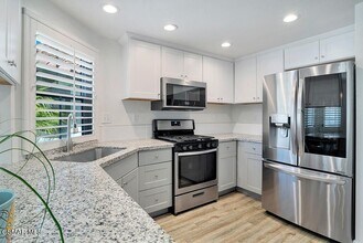 780 Wind Willow Way in Simi Valley, CA - Foto de edificio - Building Photo