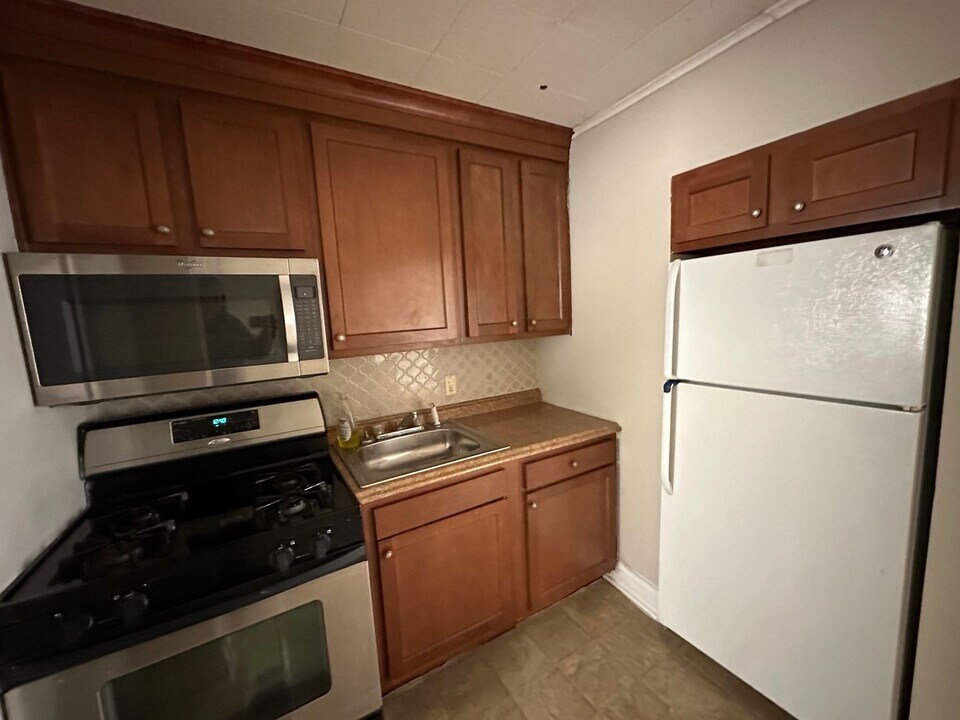 42 Henrietta St in Rochester, NY - Building Photo
