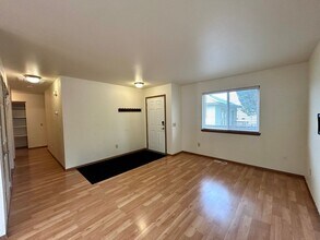 312 W 9th Ave in Ellensburg, WA - Building Photo - Building Photo