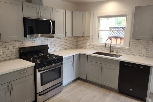 829 Hunt Ave in St Helena, CA - Building Photo - Building Photo