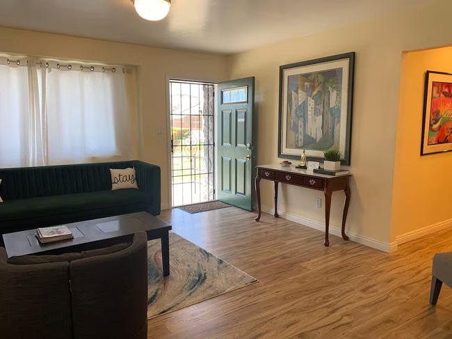 2553 Calle Gaviota in San Diego, CA - Foto de edificio - Building Photo