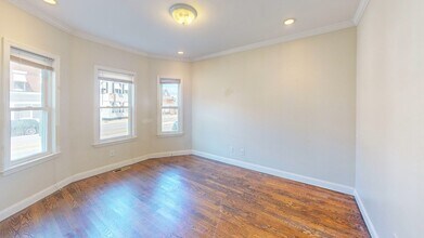 180 Dorchester St, Unit 1 in Boston, MA - Building Photo - Building Photo