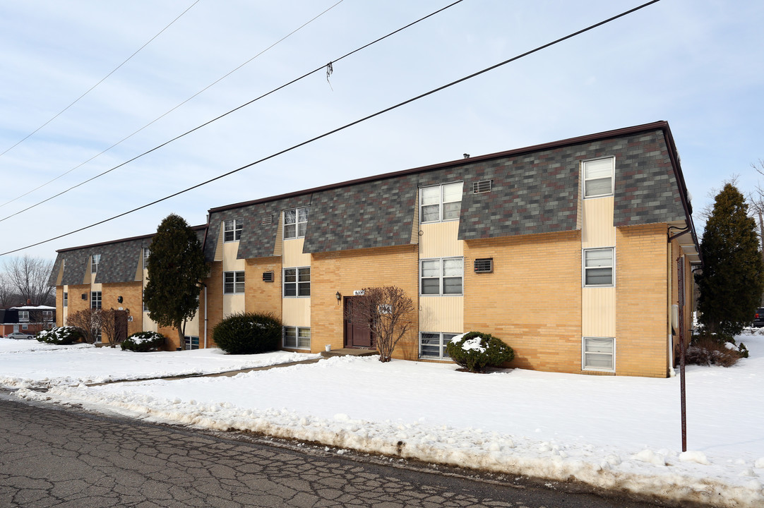 Brianna Place Apartments in Girard, OH - Building Photo