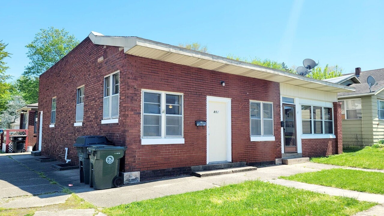 802 S 27th St-Unit -802 S 27th St in South Bend, IN - Building Photo