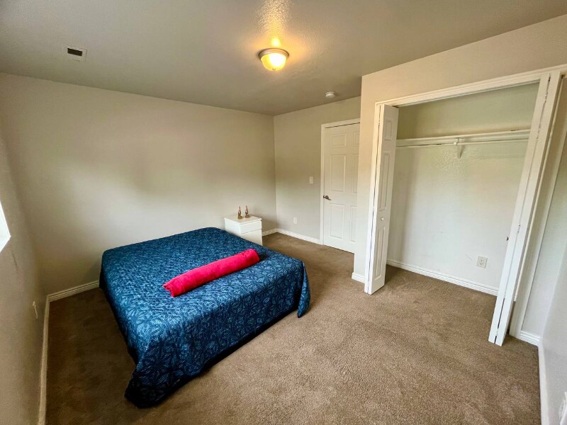 546 E Delno Dr in Millcreek, UT - Building Photo