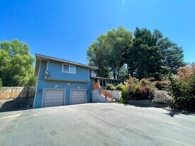 6725 Cottage Ave in Klamath Falls, OR - Building Photo