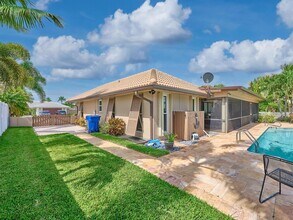 1090 Fairview Ln in West Palm Beach, FL - Building Photo - Building Photo