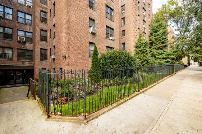 83-30 118th St in Kew Gardens, NY - Building Photo - Building Photo