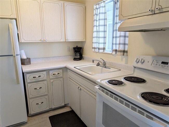2340 Canal Dr in Bradenton, FL - Building Photo - Building Photo