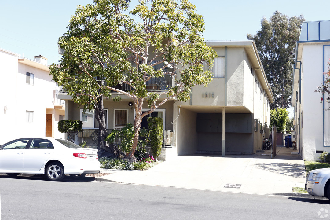 1516 Butler Ave in Los Angeles, CA - Building Photo